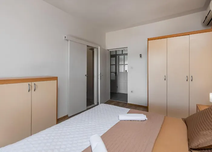 Appartement Lovely In *