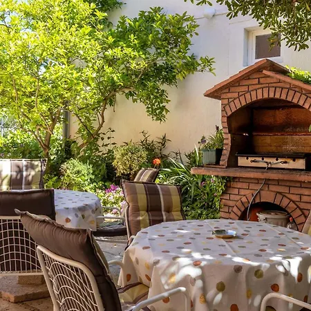 Lovely In Barbat na Rabu